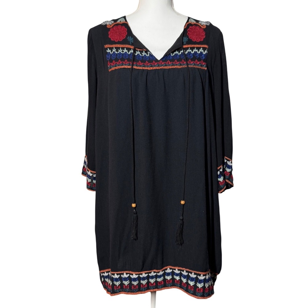 Romeo‎ + Juliet Couture Embroidered Shift Dress Black Boho Floral V-Neck